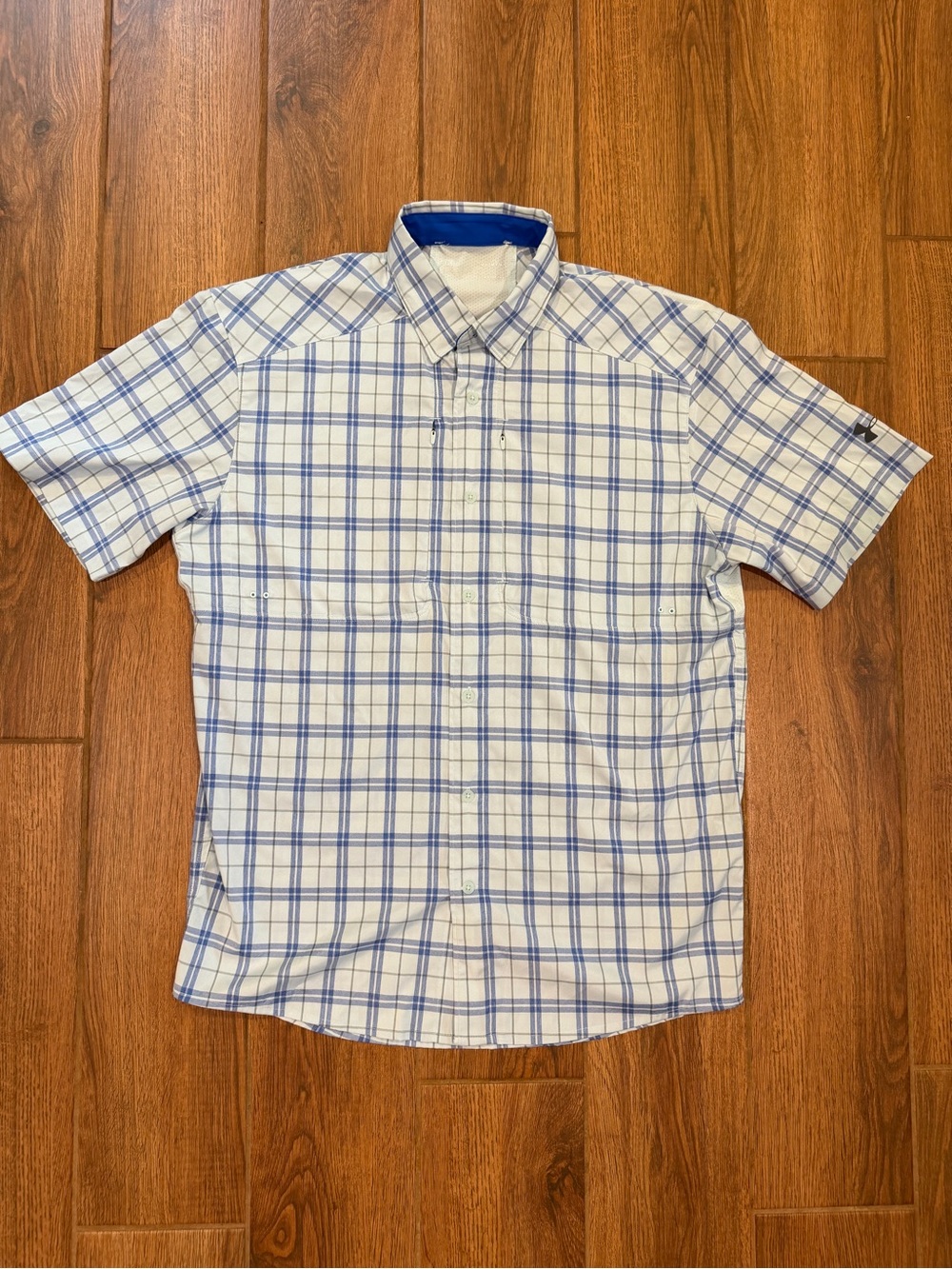 Under Armour Plaid Short-Sleeve Button-Down fishing Shirt / men’s medium